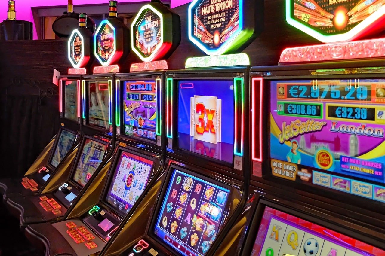 inwaa မိုဘိုင်းအက်ပ် Slots Sports Betting Live Casino Mobile Myanmar